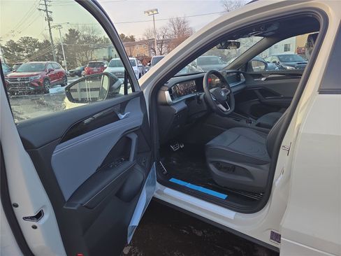 New 2026 Volkswagen Tiguan SE R-Line image 11