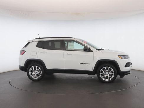 Used 2023 Jeep Compass Latitude AWD/4WD image 21