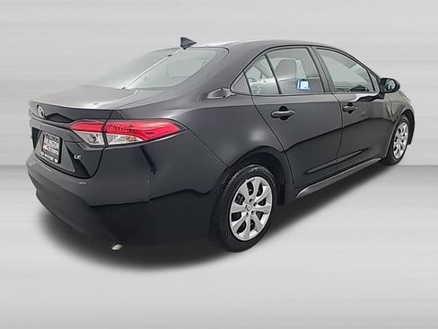 Used 2025 Toyota Corolla LE FWD image 4