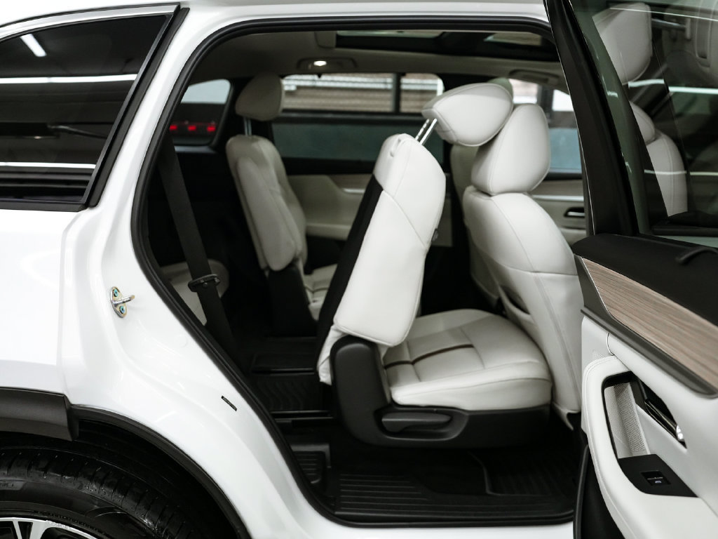 Used 2024 MAZDA CX-90 Plug-In Hybrid w/ Premium Plus AWD/4WD image 43