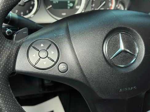 Used 2010 Mercedes-Benz E 550 Sedan image 40