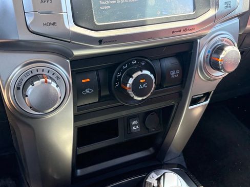 Used 2017 Toyota 4Runner SR5 AWD/4WD image 9