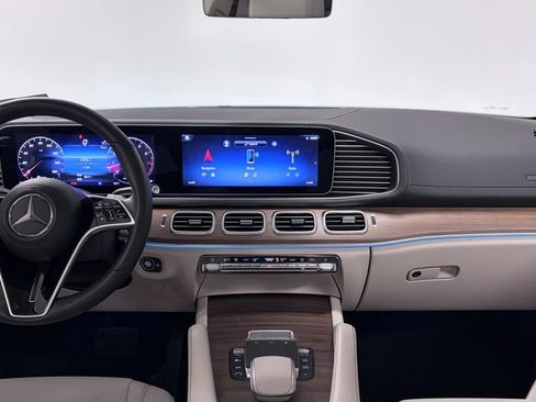 Certified 2026 Mercedes-Benz GLS 450 4MATIC image 3