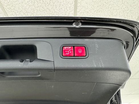 Used 2022 Mercedes-Benz GLC 300 4MATIC image 40