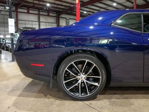 Used 2017 Dodge Challenger R/T Scat Pack RWD image 9