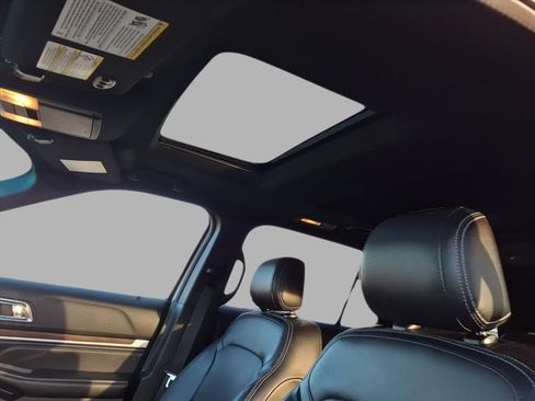 Used 2016 Ford Explorer Limited image 16