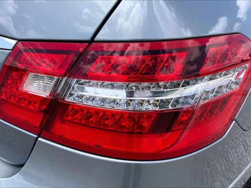 Used 2013 Mercedes-Benz E 350 Sedan image 30