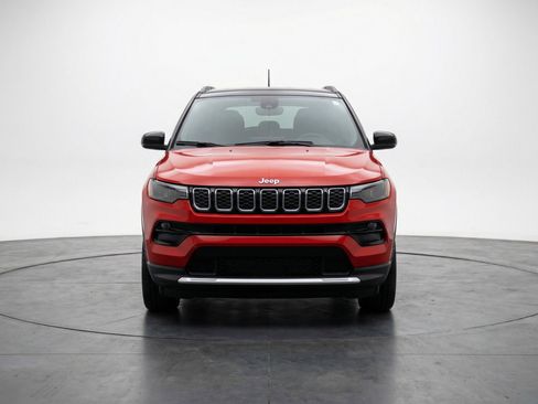 Used 2025 Jeep Compass Limited AWD/4WD image 2