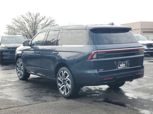 New 2026 Lincoln Navigator Reserve image 3