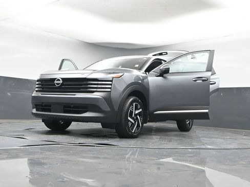 Used 2025 Nissan Kicks SV image 39