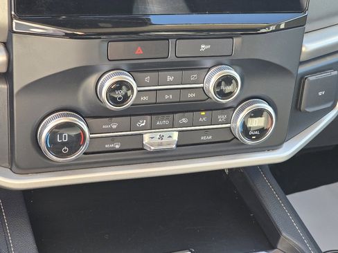 Used 2022 Ford Expedition XLT image 19