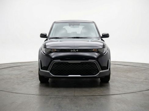 Used 2025 Kia Soul LX w/ LX Technology Package FWD image 2