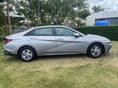 Used 2025 Hyundai Elantra SE FWD image 26