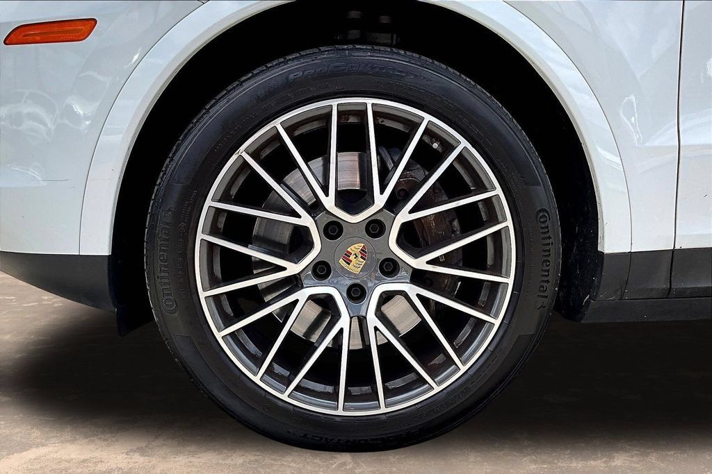 Used 2023 Porsche Cayenne AWD/4WD image 31
