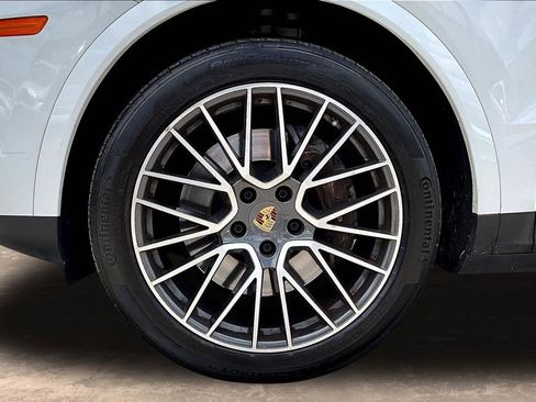 Used 2023 Porsche Cayenne AWD/4WD image 31