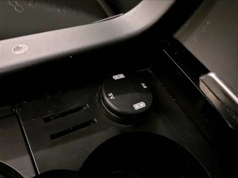 Used 2016 Land Rover Discovery Sport SE image 32