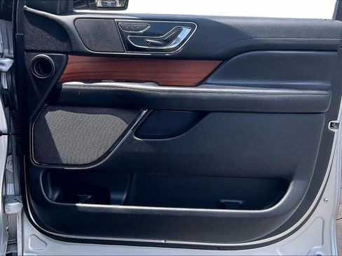 Used 2019 Lincoln Navigator L Select w/ Technology Package RWD image 24