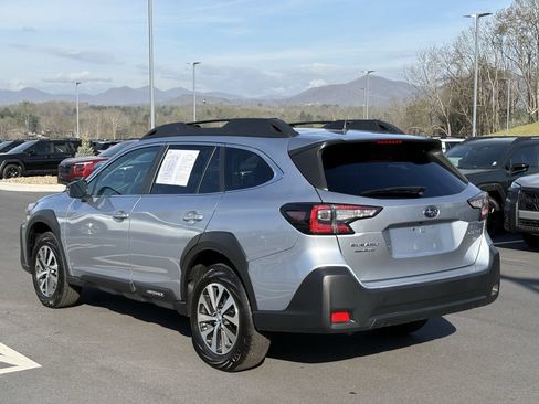Used 2025 Subaru Outback Premium AWD/4WD image 6