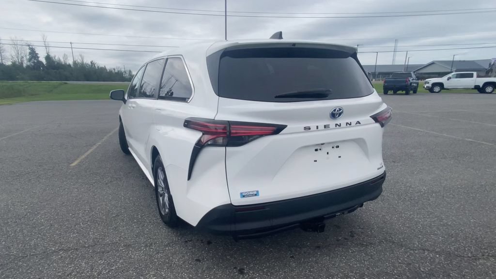 Used 2021 Toyota Sienna LE FWD image 7