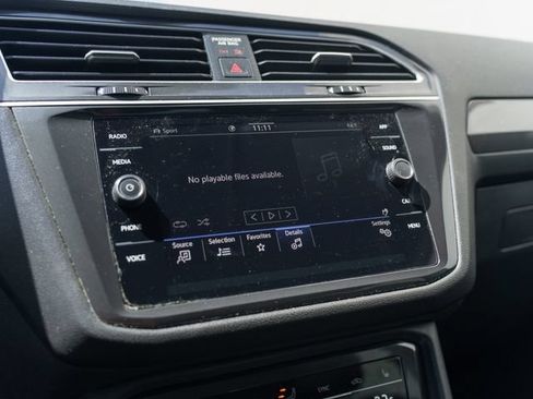 Used 2024 Volkswagen Tiguan SE AWD/4WD image 25