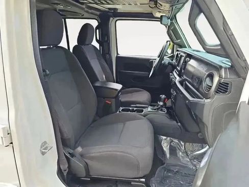 Used 2023 Jeep Wrangler Unlimited w/ Cold Weather Group image 15