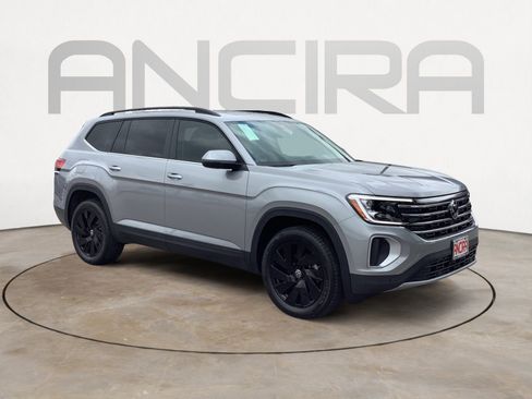 New 2025 Volkswagen Atlas SE FWD image 2