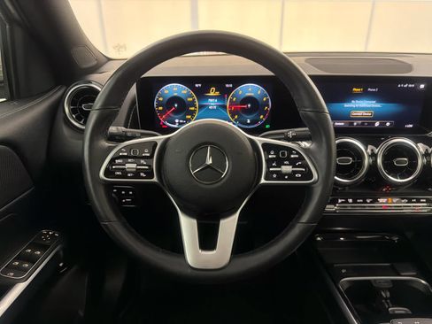 Used 2020 Mercedes-Benz GLB 250 4MATIC image 17