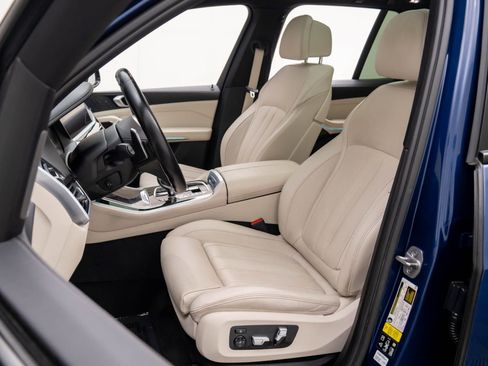 Used 2021 BMW X5 M50i image 17