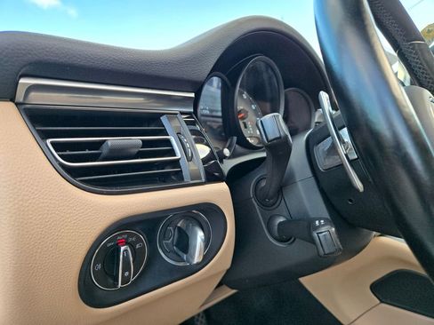 Used 2020 Porsche Macan S image 28