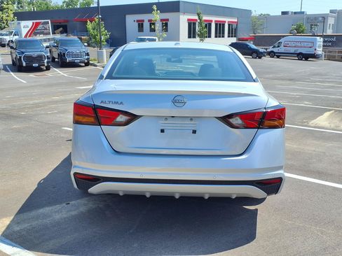 Used 2025 Nissan Altima 2.5 SV FWD image 25