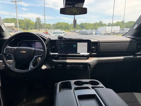 Used 2025 Chevrolet Silverado 1500 LT AWD/4WD image 10