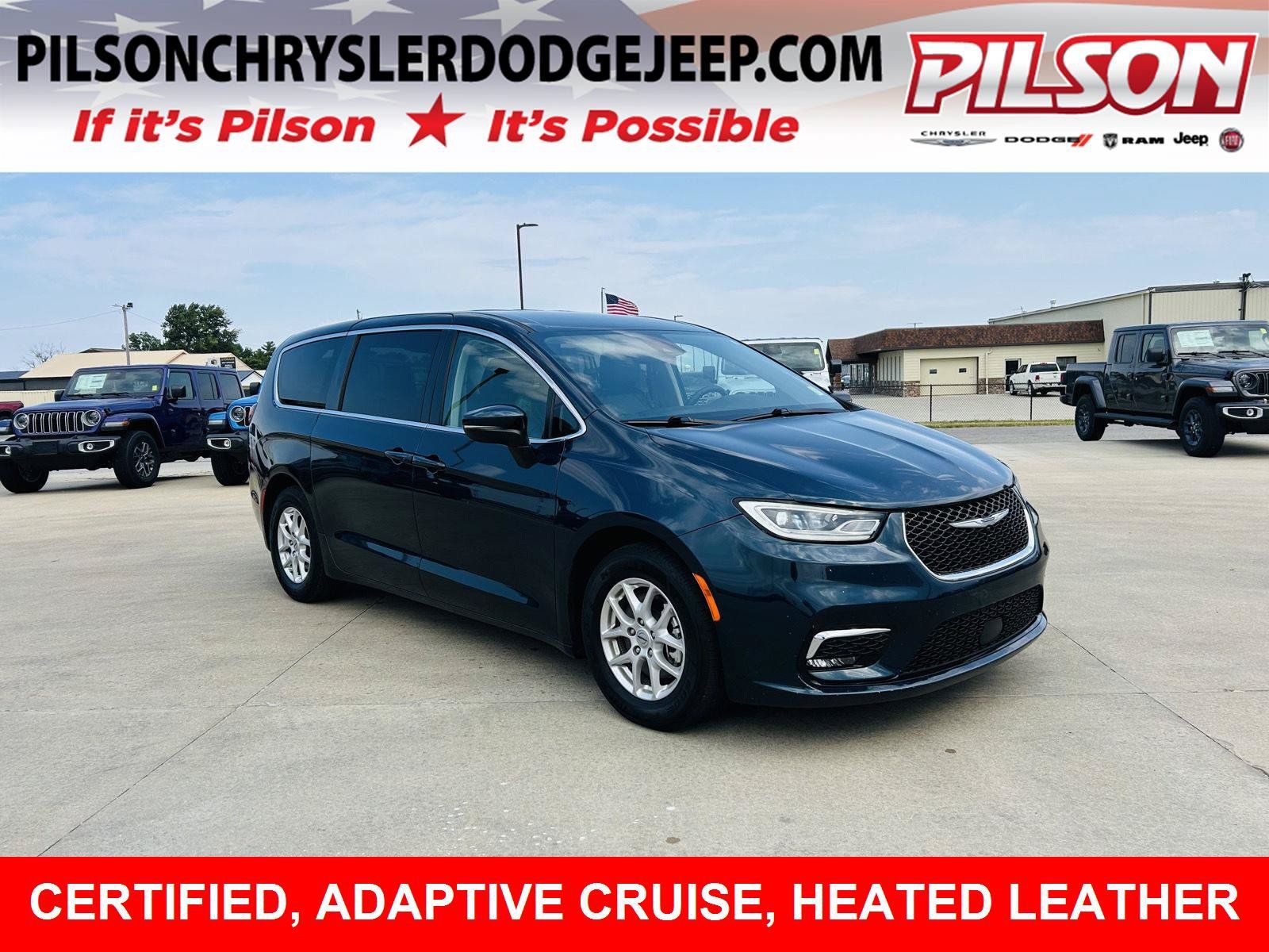 Used 2023 Chrysler Pacifica Touring-L FWD image 1
