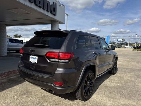 Used 2021 Jeep Grand Cherokee Laredo X image 7