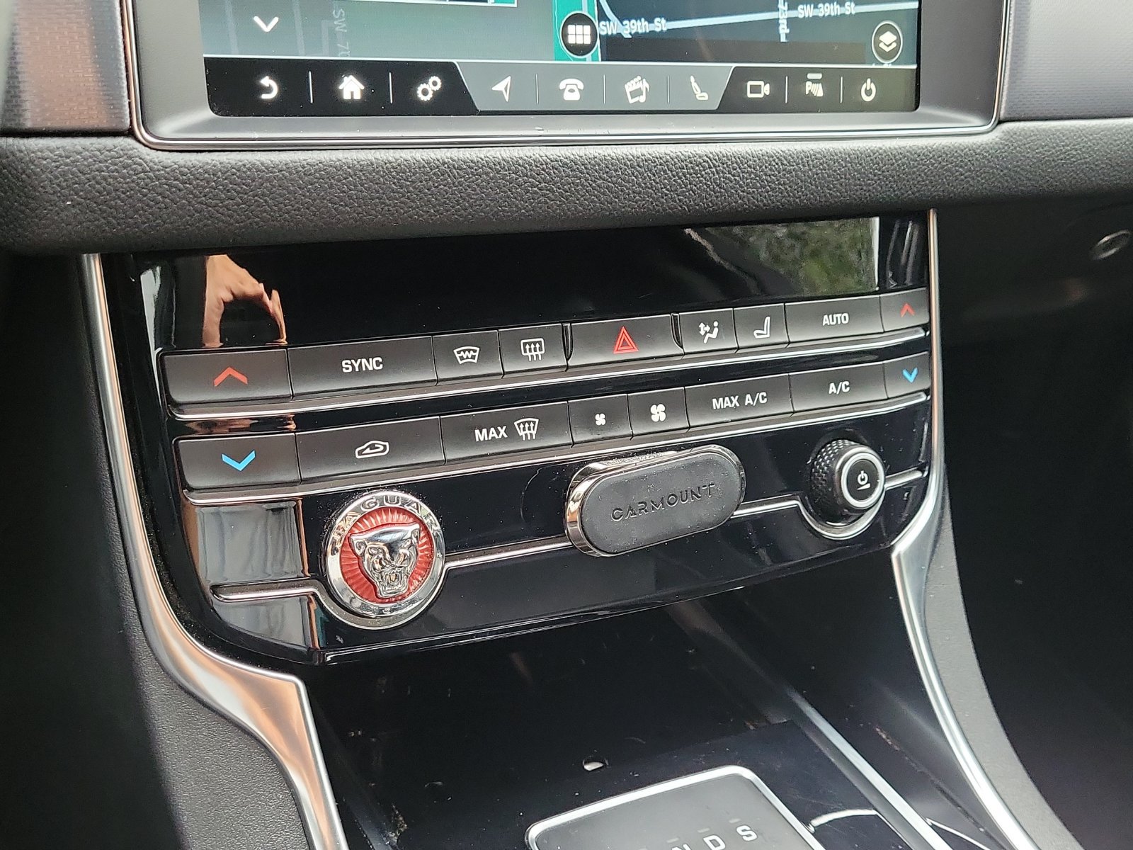 Used 2019 Jaguar XF R-Sport AWD/4WD image 27