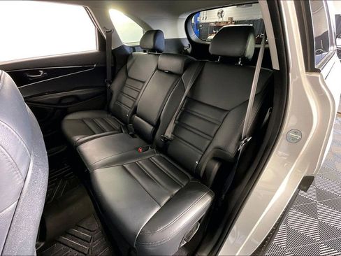 Used 2017 Kia Sorento LX w/ LX Convenience Package image 36