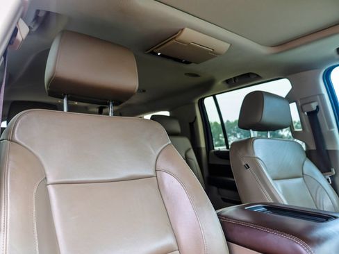 Used 2018 Chevrolet Suburban LT RWD image 14