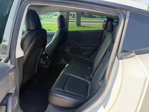 Used 2021 Tesla Model Y Long Range AWD/4WD image 4