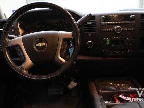Used 2011 Chevrolet Silverado 1500 LT w/ Regional Value Package AWD/4WD image 8