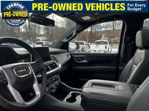 Used 2022 GMC Yukon SLT w/ SLT Premium Package image 17