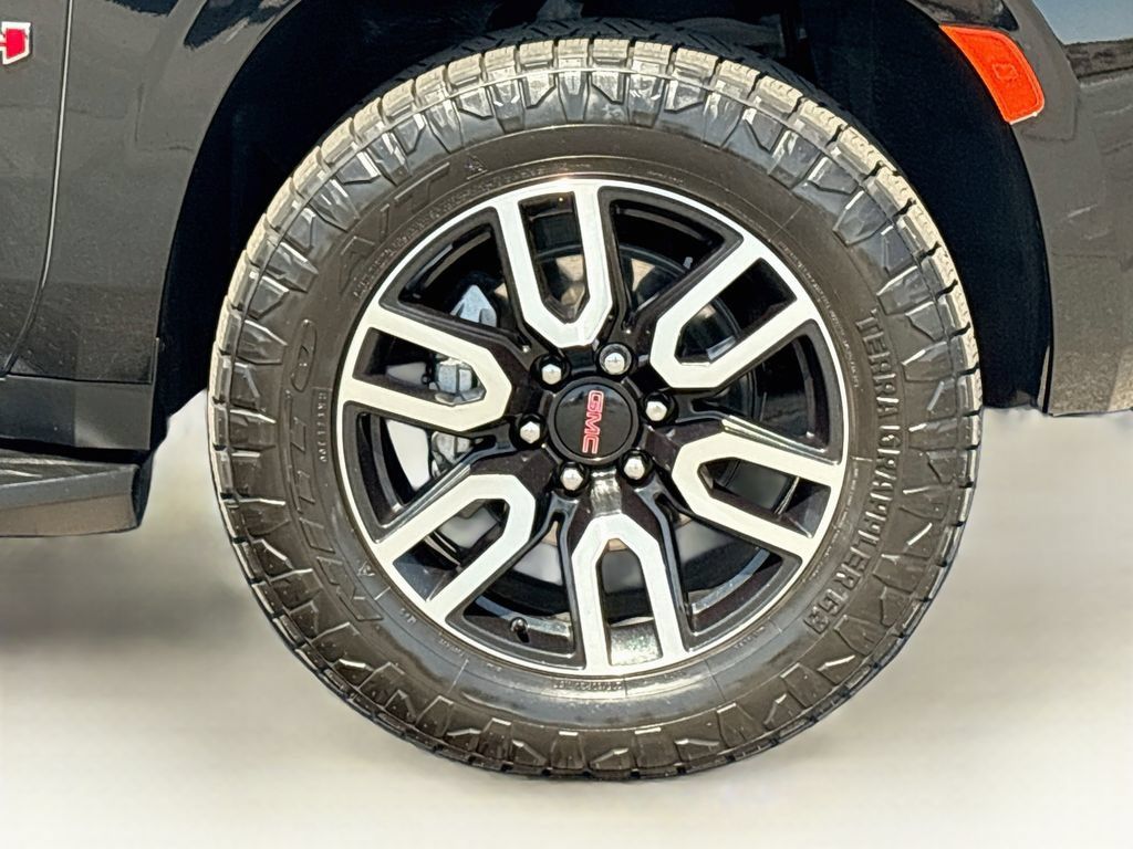 Used 2024 GMC Yukon AT4 w/ Technology Package AWD/4WD image 33