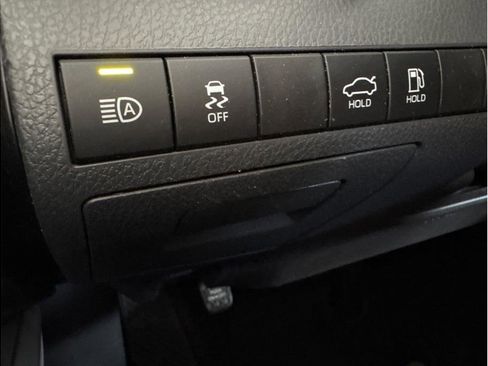 Used 2019 Toyota Camry LE image 22