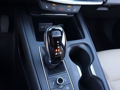 Used 2024 Cadillac XT4 Luxury w/ Cold Weather Package image 21