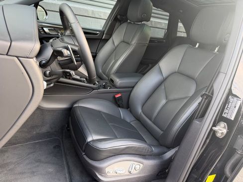 Certified 2026 Porsche Macan image 5