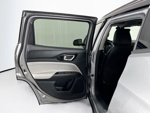 Used 2022 Jeep Compass Limited image 25