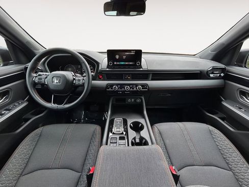 Used 2025 Honda Pilot Sport image 14