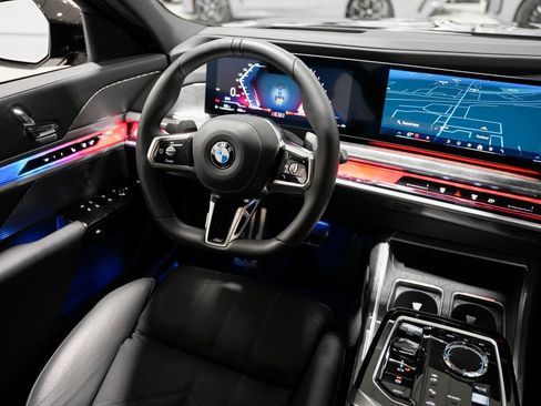 Used 2023 BMW 760i xDrive image 11