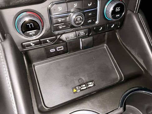 Used 2024 Chevrolet Suburban Z71 image 29