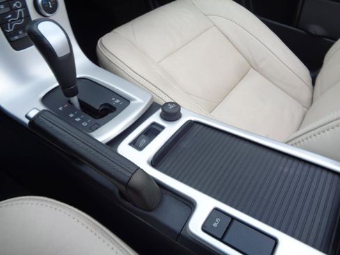 Used 2011 Volvo C70 T5 w/ Convenience Pkg image 32