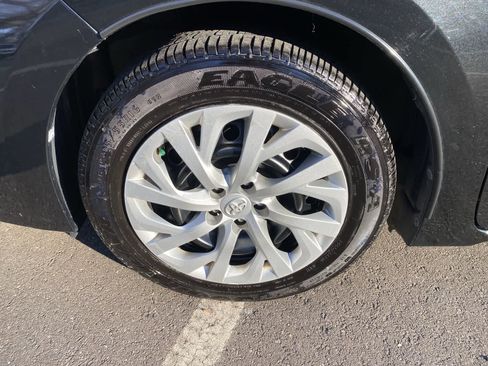 Used 2018 Toyota Corolla LE image 17