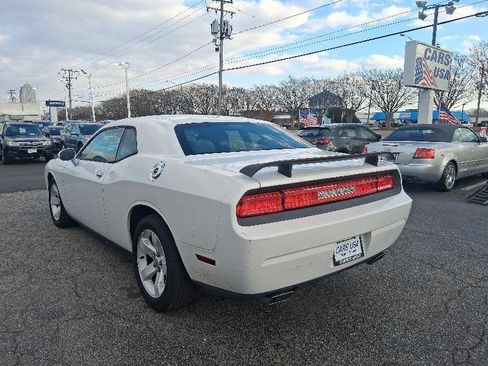 Used 2014 Dodge Challenger SXT image 5
